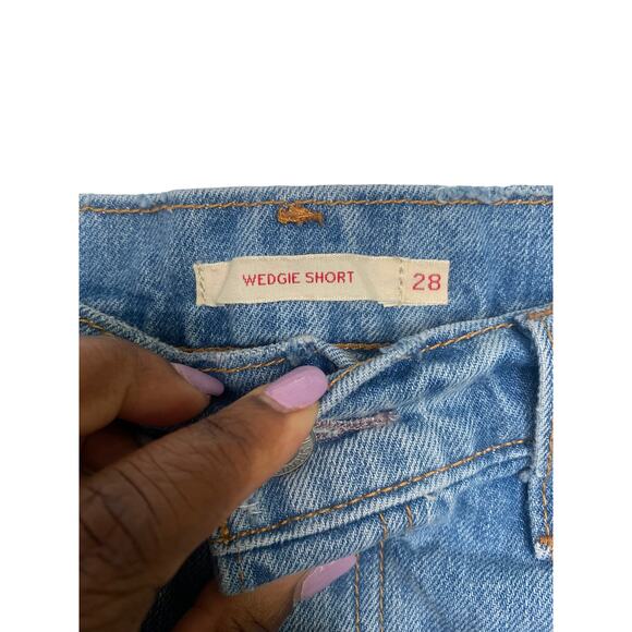 Levi's Premium Distressed Wedgie Denim Cut Off Frayed Hem Jean Shorts Size 28 - Picture 2 of 9